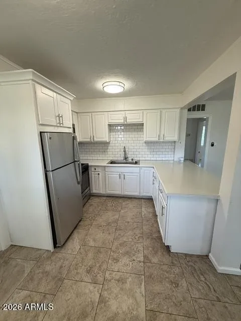 2545 E CLARENDON Avenue photo 3