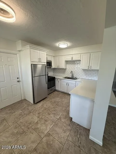 2545 E CLARENDON Avenue photo 4