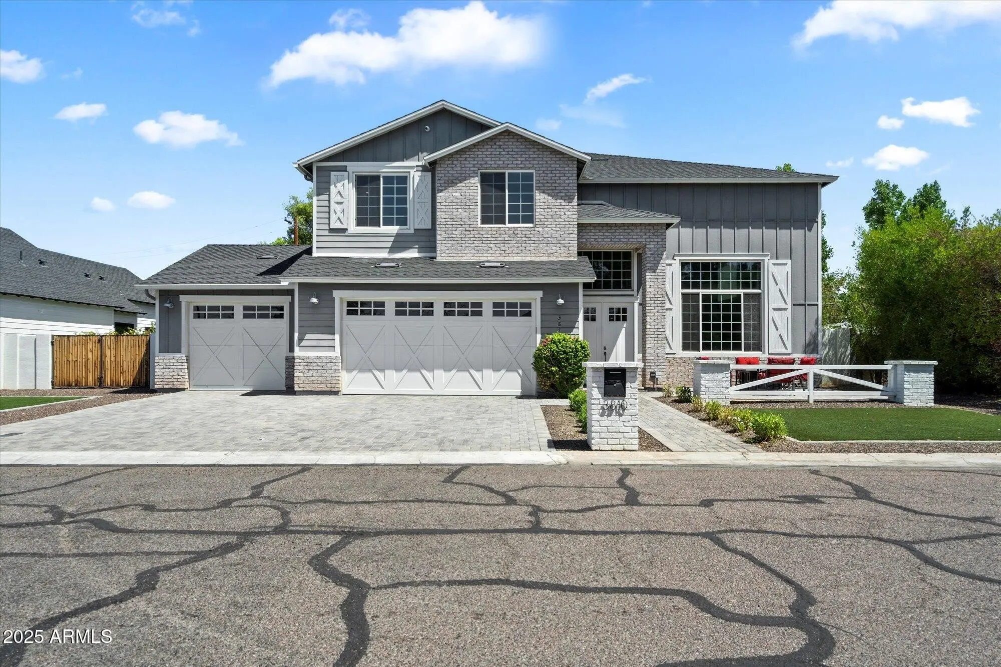 3810 E Devonshire Avenue photo 2