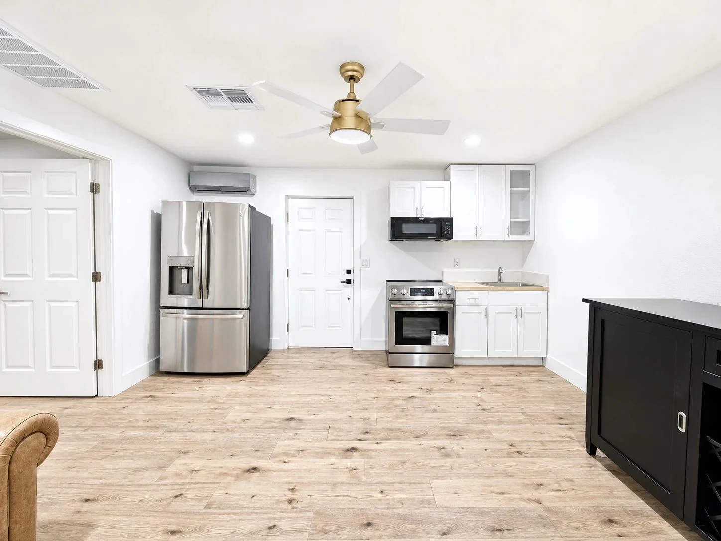 701 W Windsor Ave unit REAR photo 3
