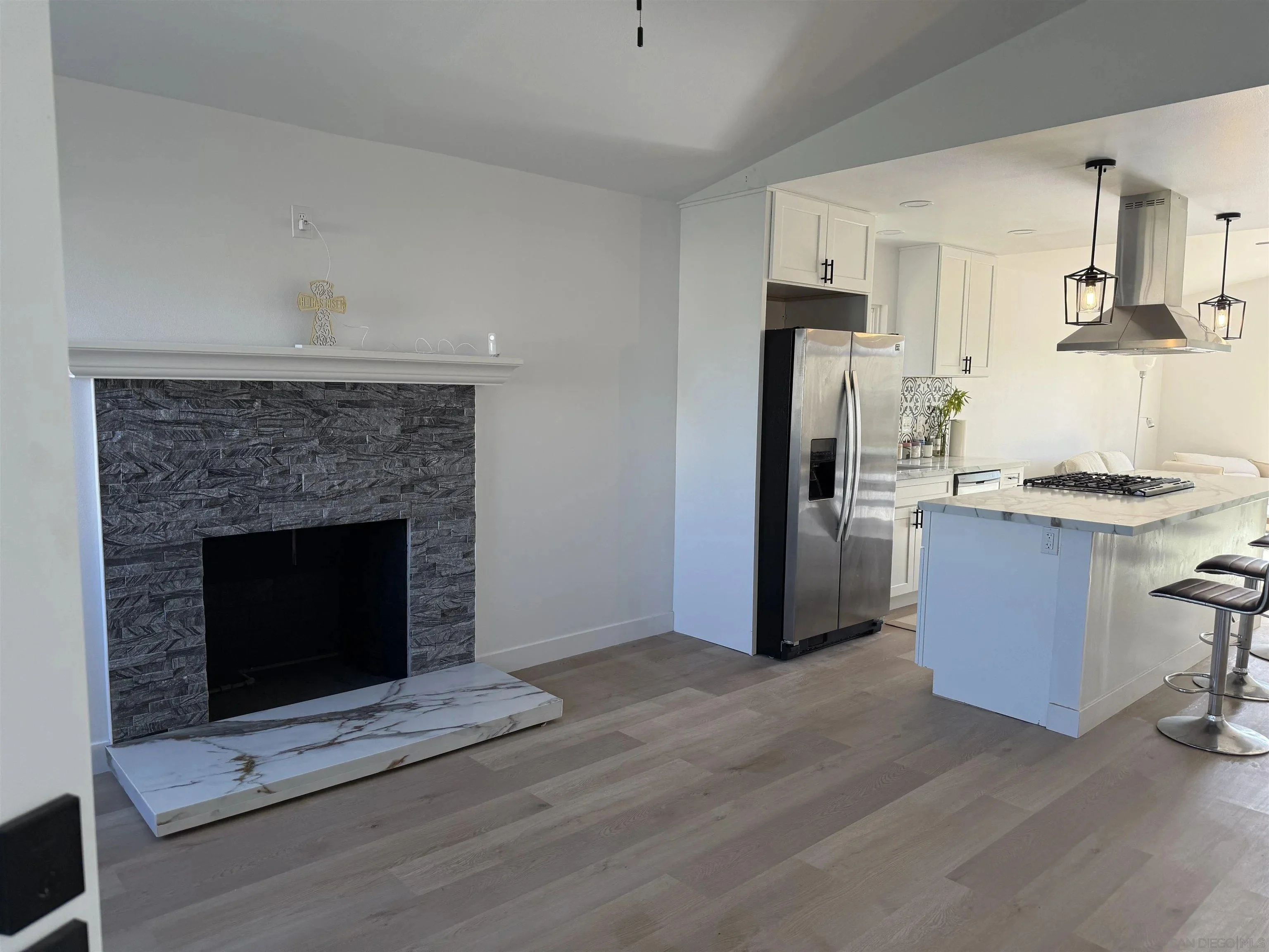 664 Carefree Dr photo 5