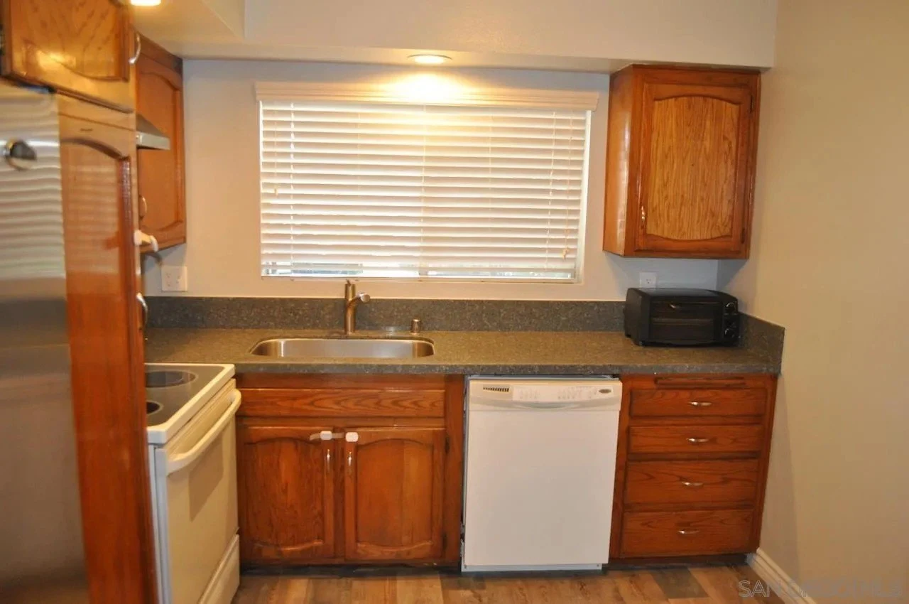 6808 Hyde Park Drive photo 2