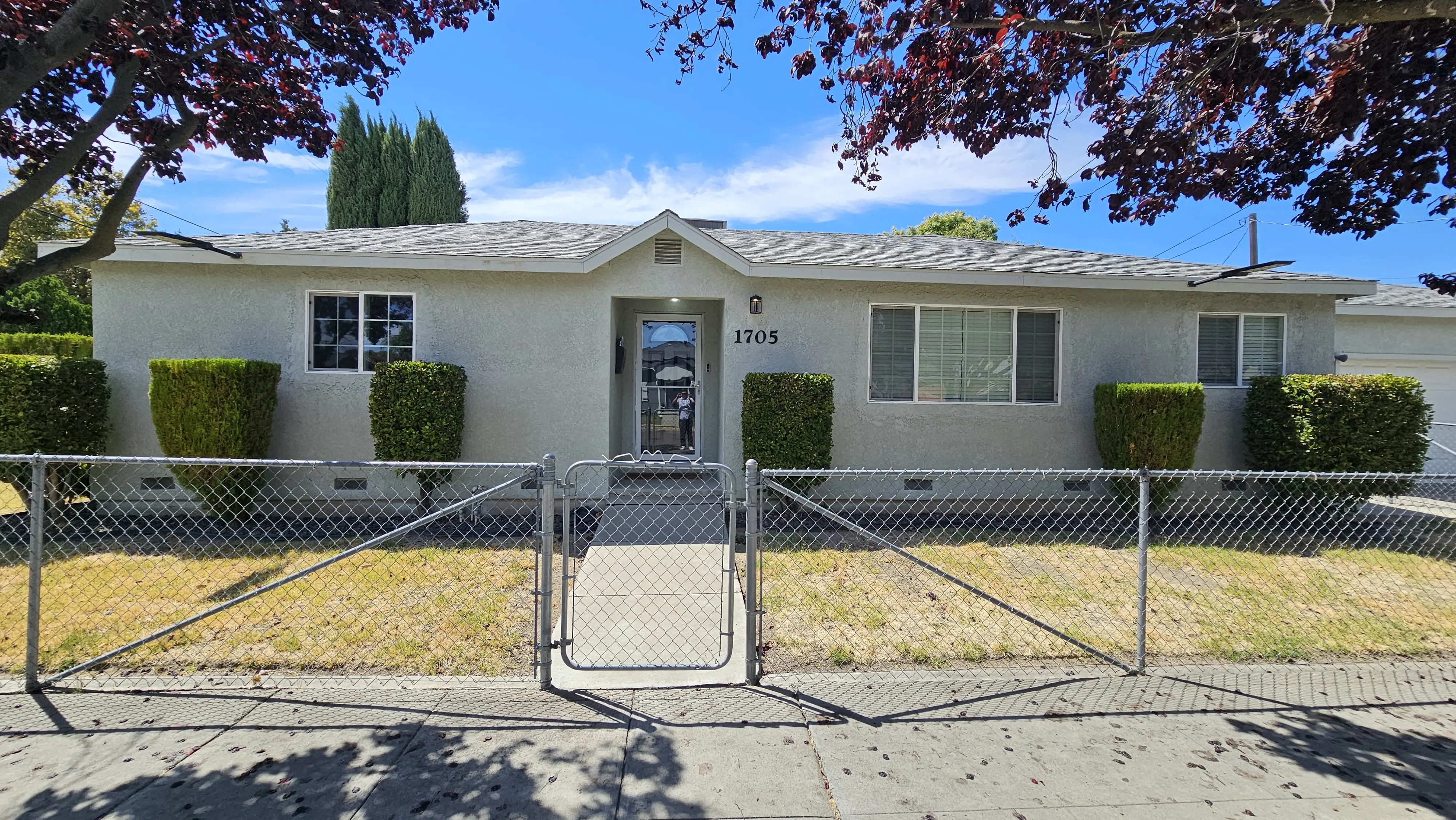 1705 Wall St
