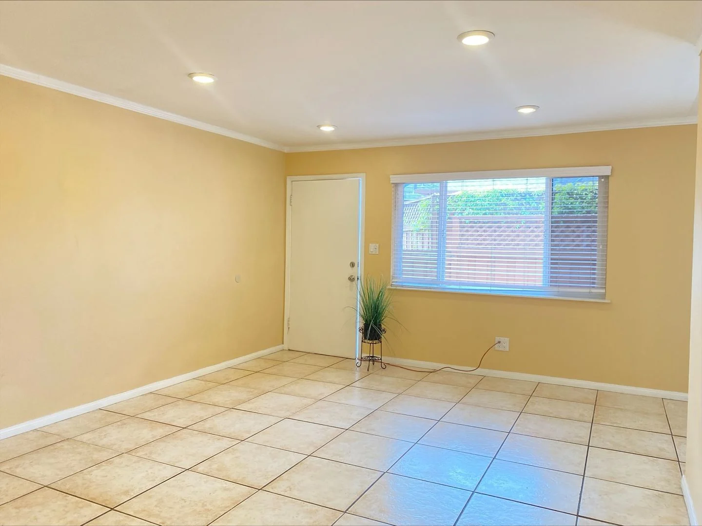 Conveniently Situated Near Shops, Breweries, & Restaurants in North Park! In Unit Washer & Dryer! Spacious Floor Plan! photo 4