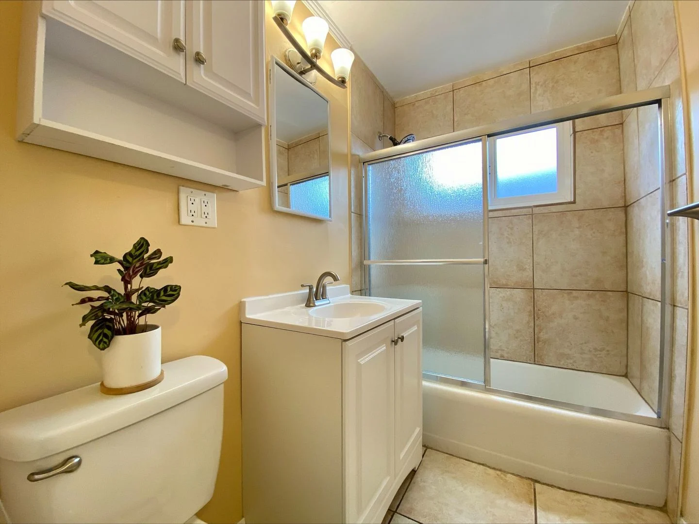 Conveniently Situated Near Shops, Breweries, & Restaurants in North Park! In Unit Washer & Dryer! Spacious Floor Plan!