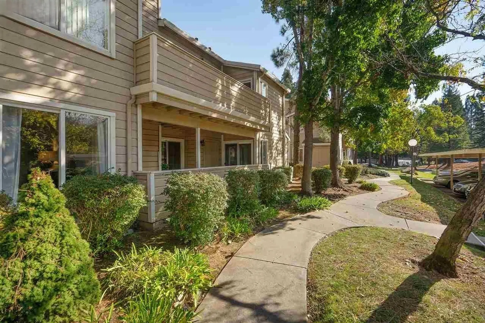 760 Canyon Oaks Dr Oakland, CA 94605 photo 2