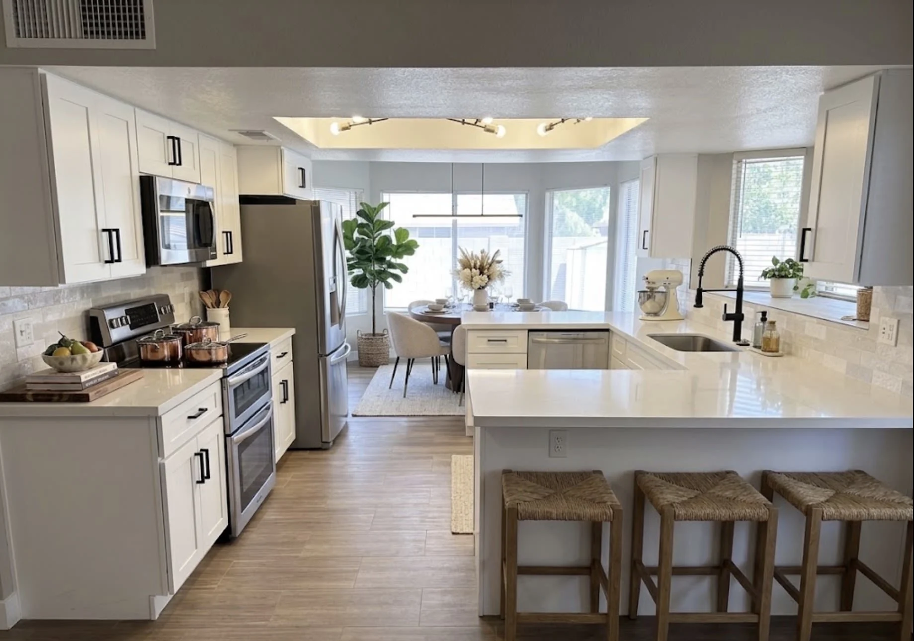 Adorable 4 Bed 2 Bath Home in Phoenix photo 3