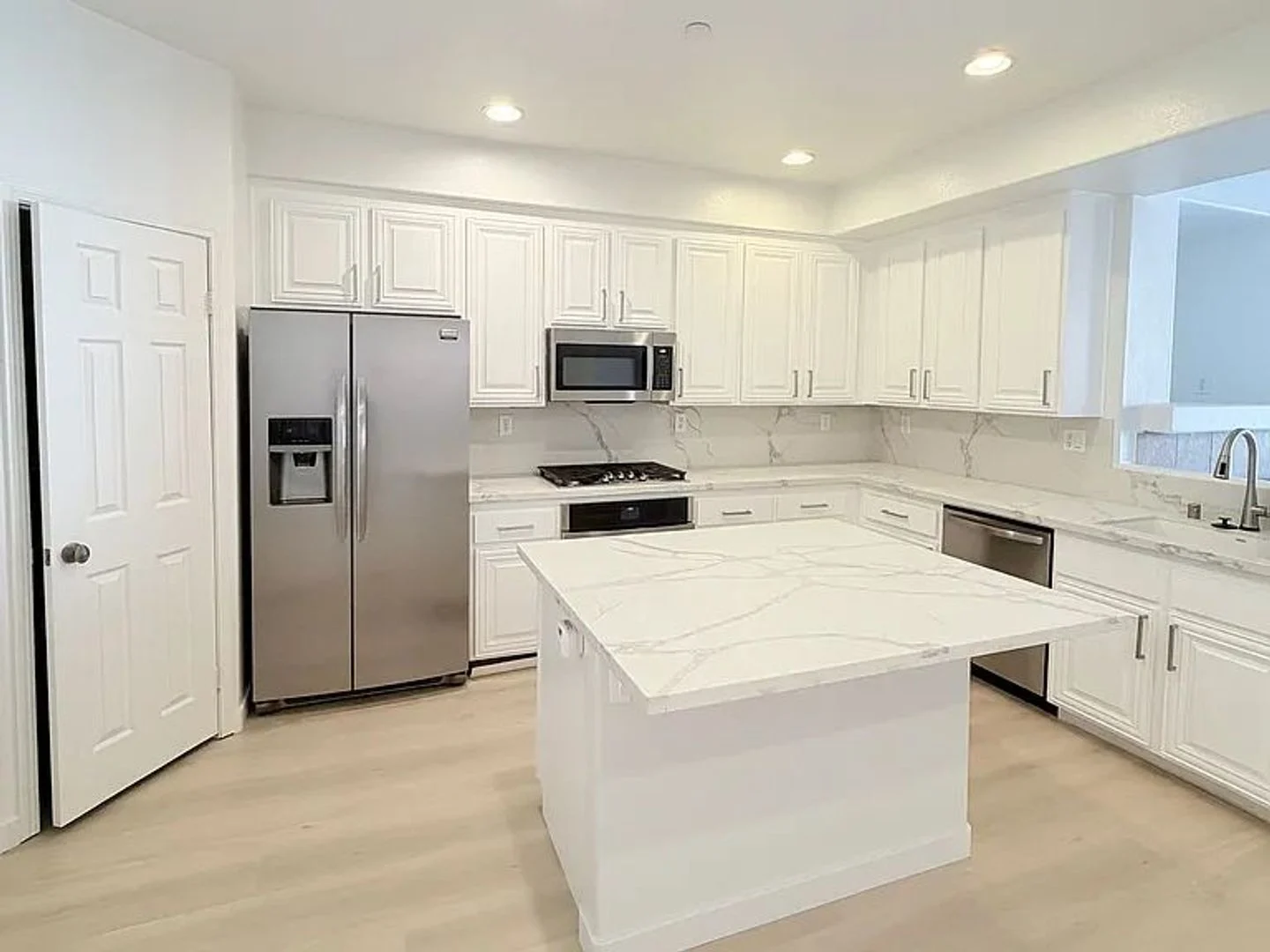 Newly Remodeled 2 Bedroom Townhome in Torrey Highlands photo 4