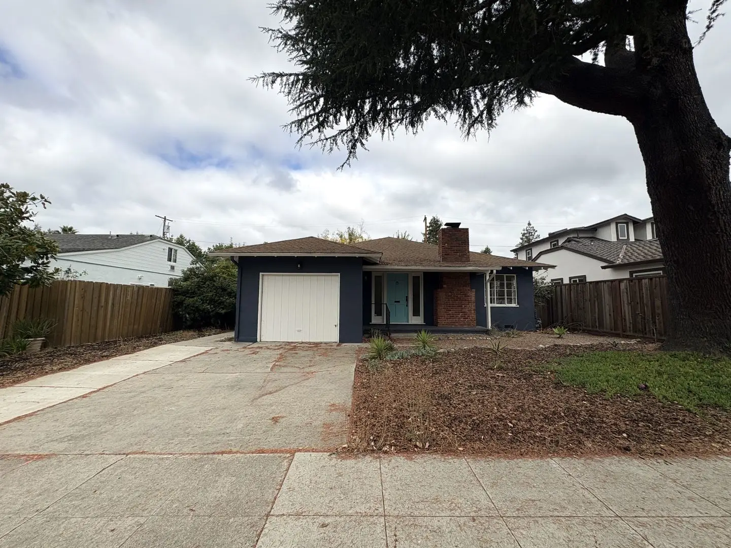 Charming 3-Bedroom Home on Embarcadero Road – Short Term Lease photo 2