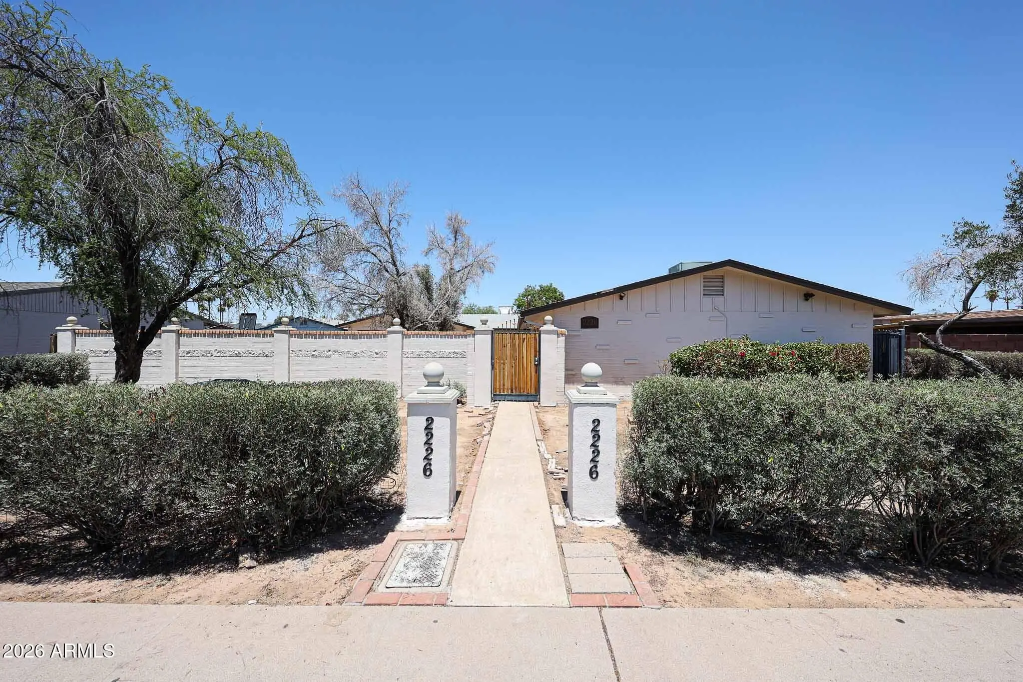 2226 W Heatherbrae Dr Phoenix, AZ 85015 photo 2