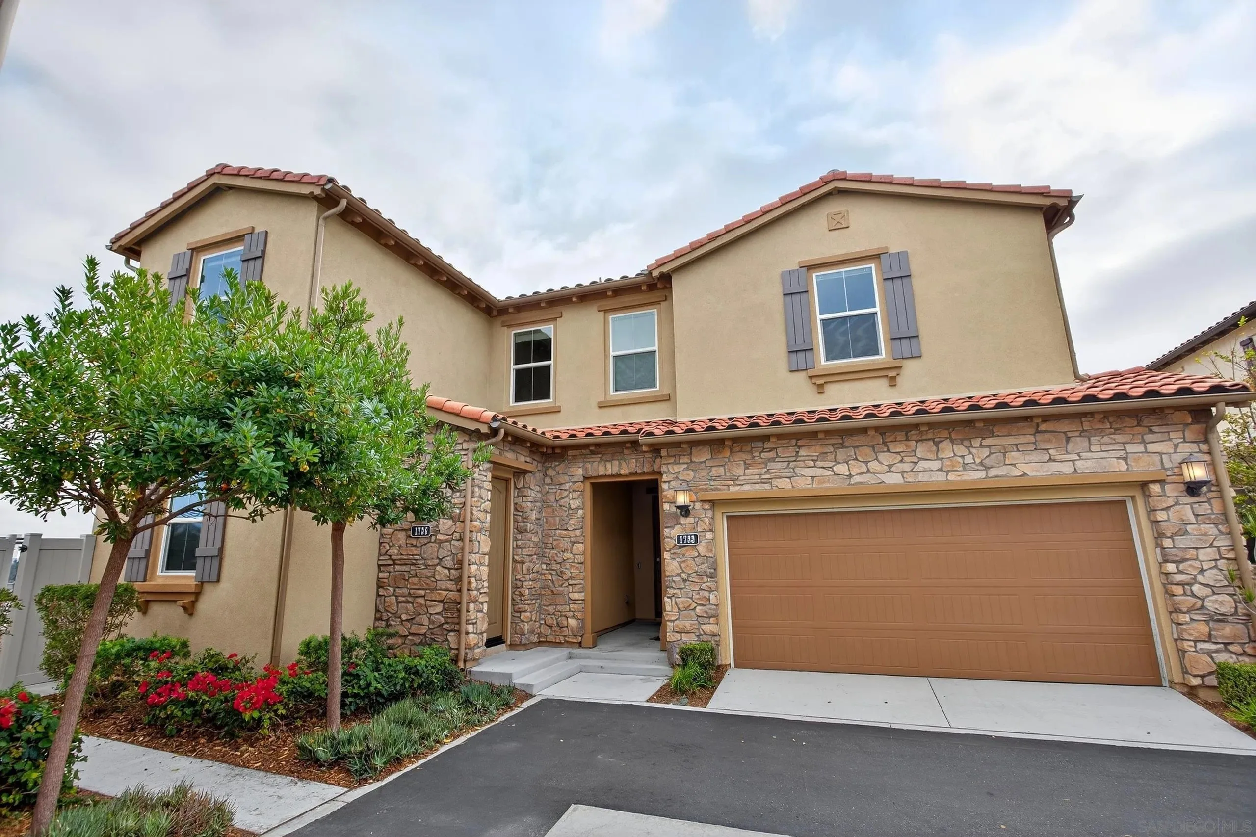 1733 Artemisia Ct photo 2