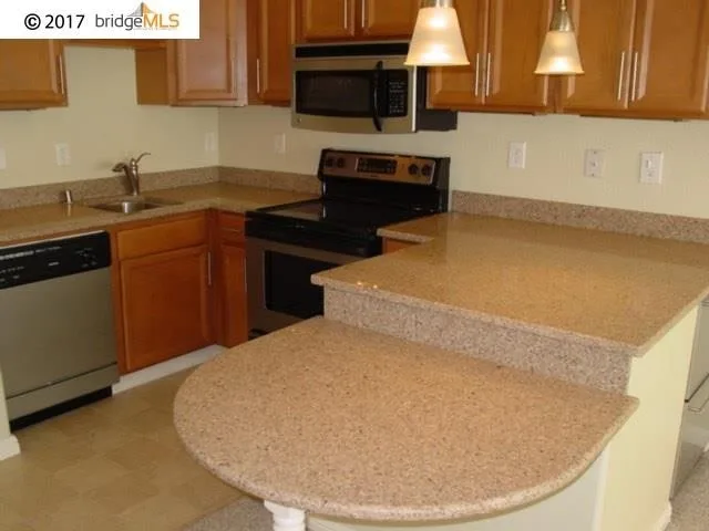 2 Anchor Dr Emeryville, CA 94608 photo 2