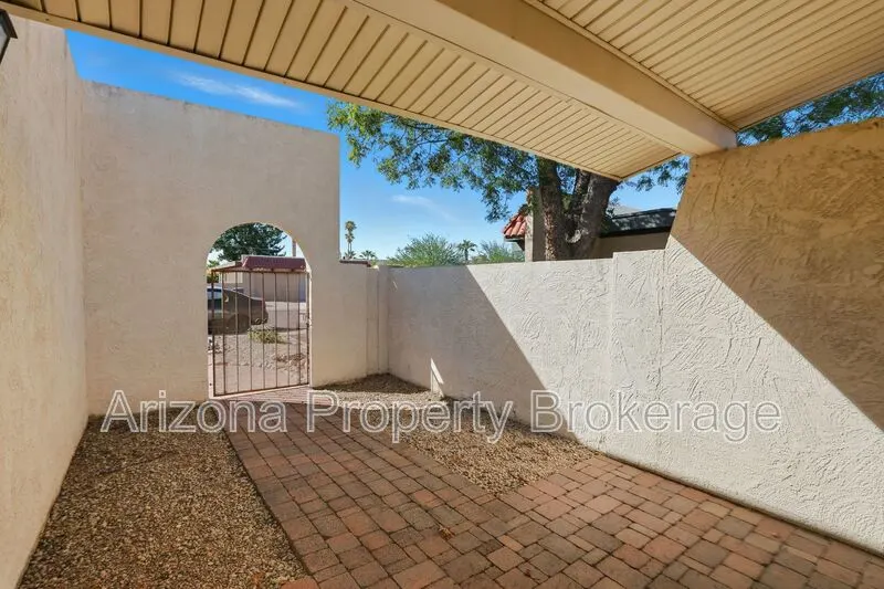 2192 E Balboa Dr Tempe, AZ 85282 photo 5