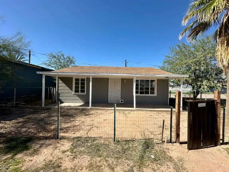 544 N 7th Pl photo 3