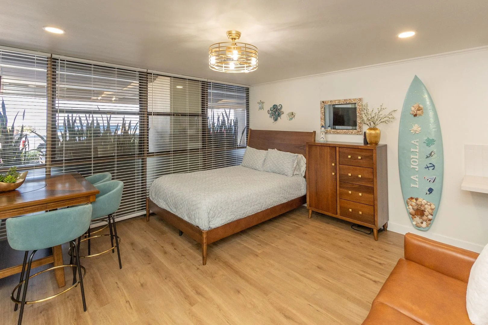 Stunning Oceanfront Living at La Jolla’s Iconic 939 Coast, Fully Furnished! photo 2