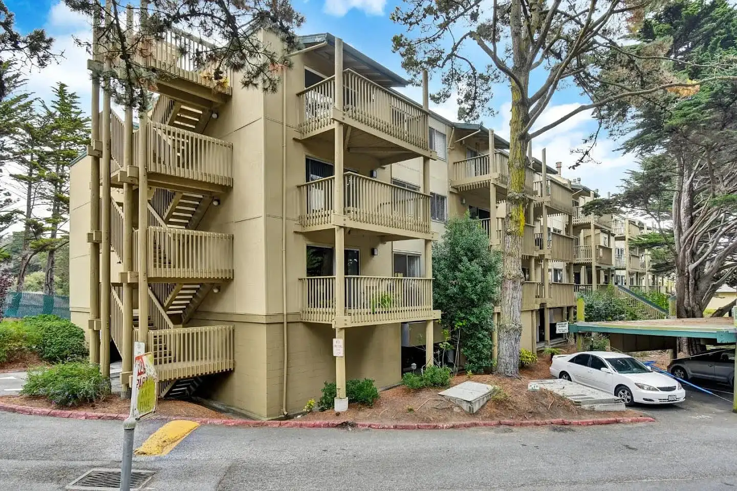 377 Mandarin Dr Apt 305 photo 2