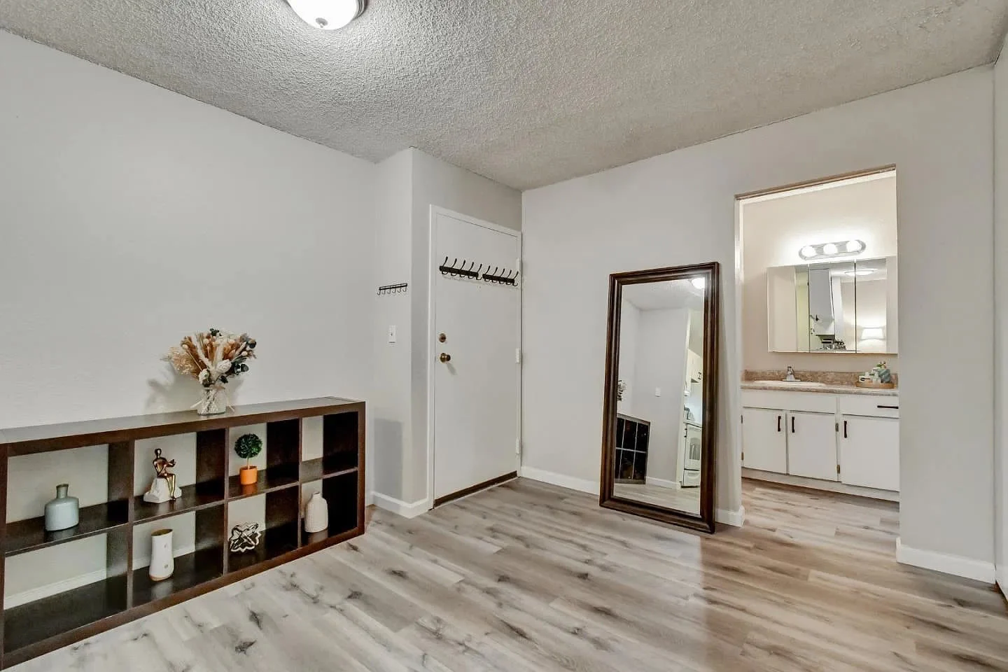 377 Mandarin Dr Apt 305 photo 4