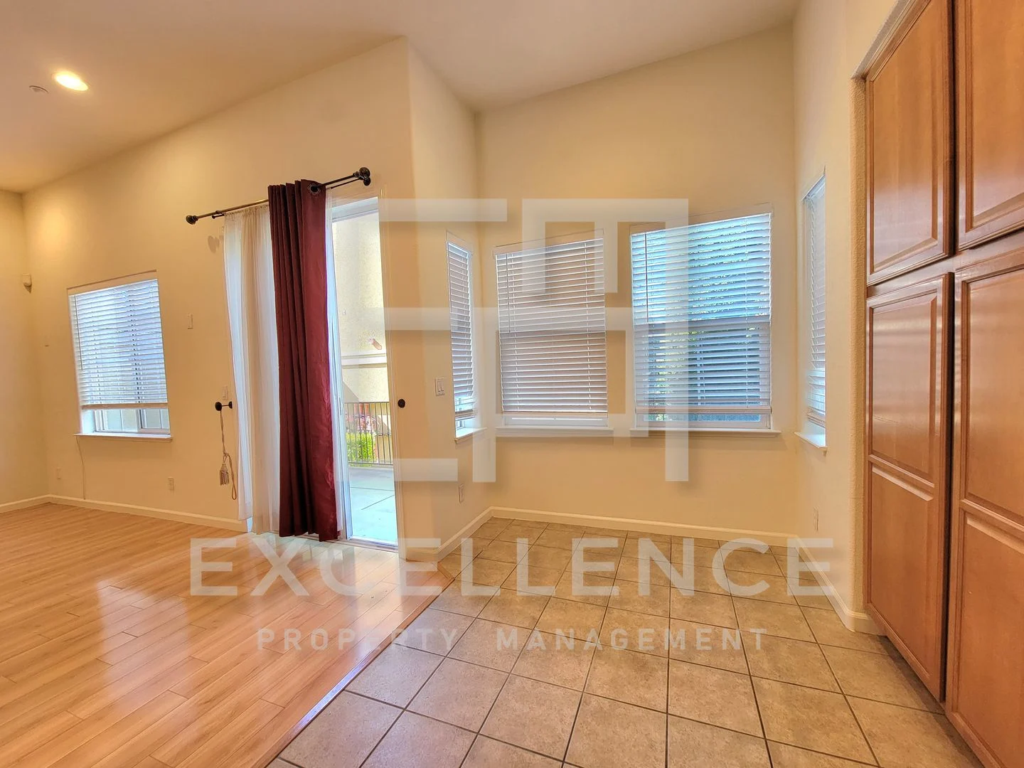 Spacious 3/2.5 Located In Communication Hills, With Two 1 Car Garages, W/D & Large Master Retreat photo 5