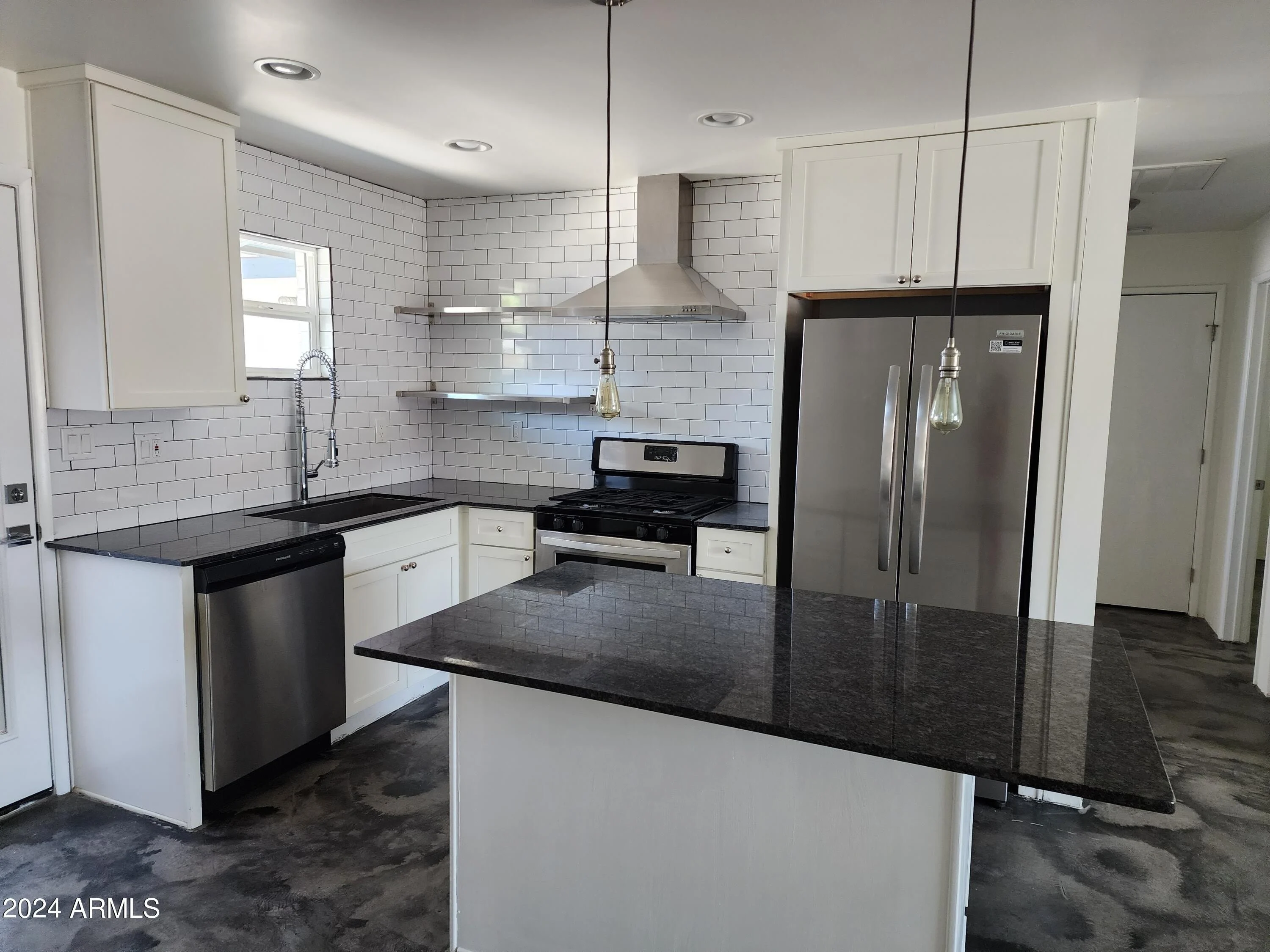 3416 N 37th St Phoenix, AZ 85018 photo 2
