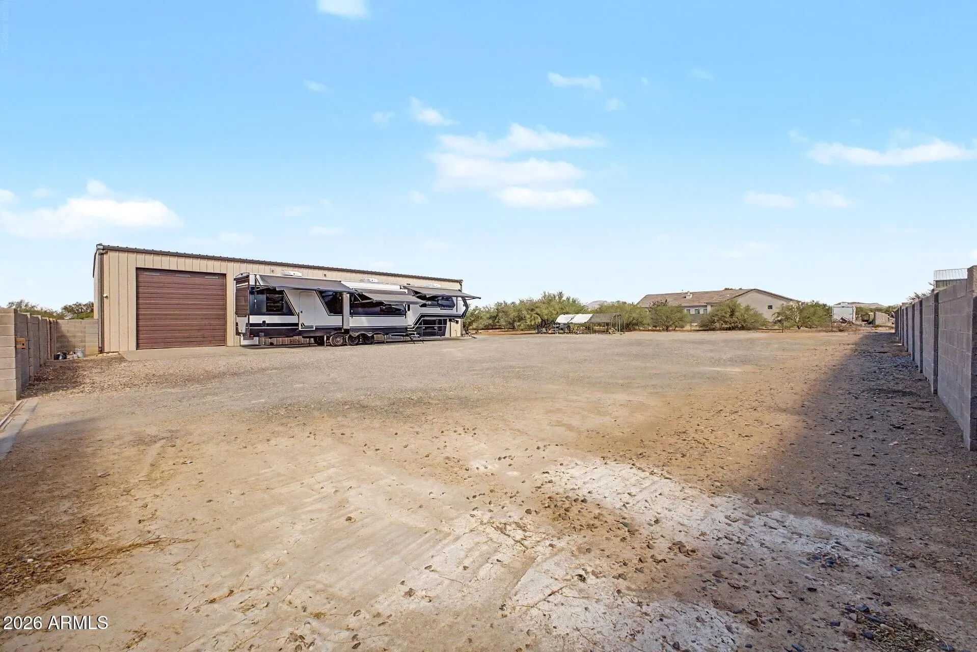 832 E Maddock Road photo 3