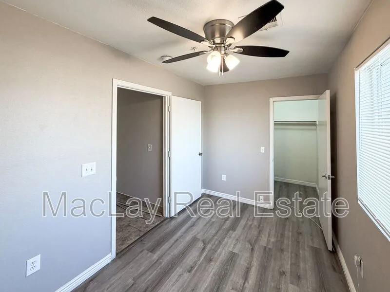 6301 W Earll Dr Phoenix, AZ 85033 photo 4