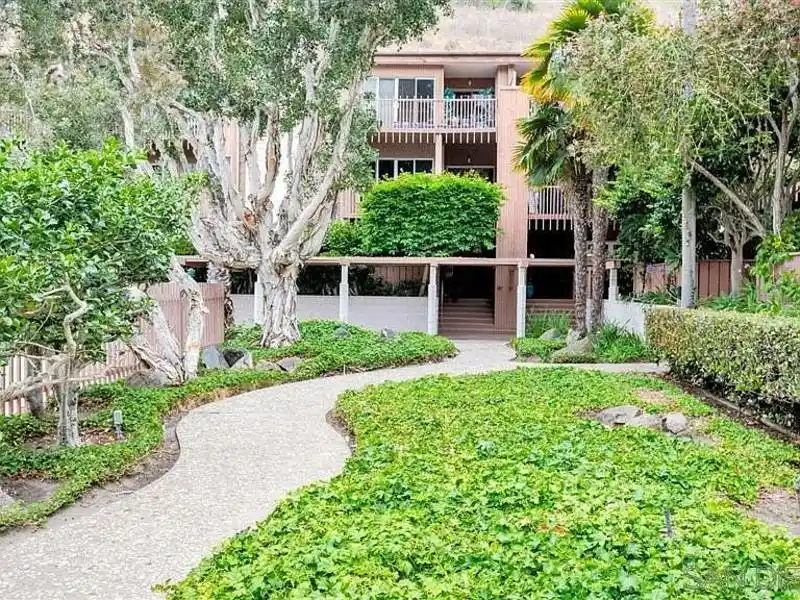 2622 Torrey Pines Rd