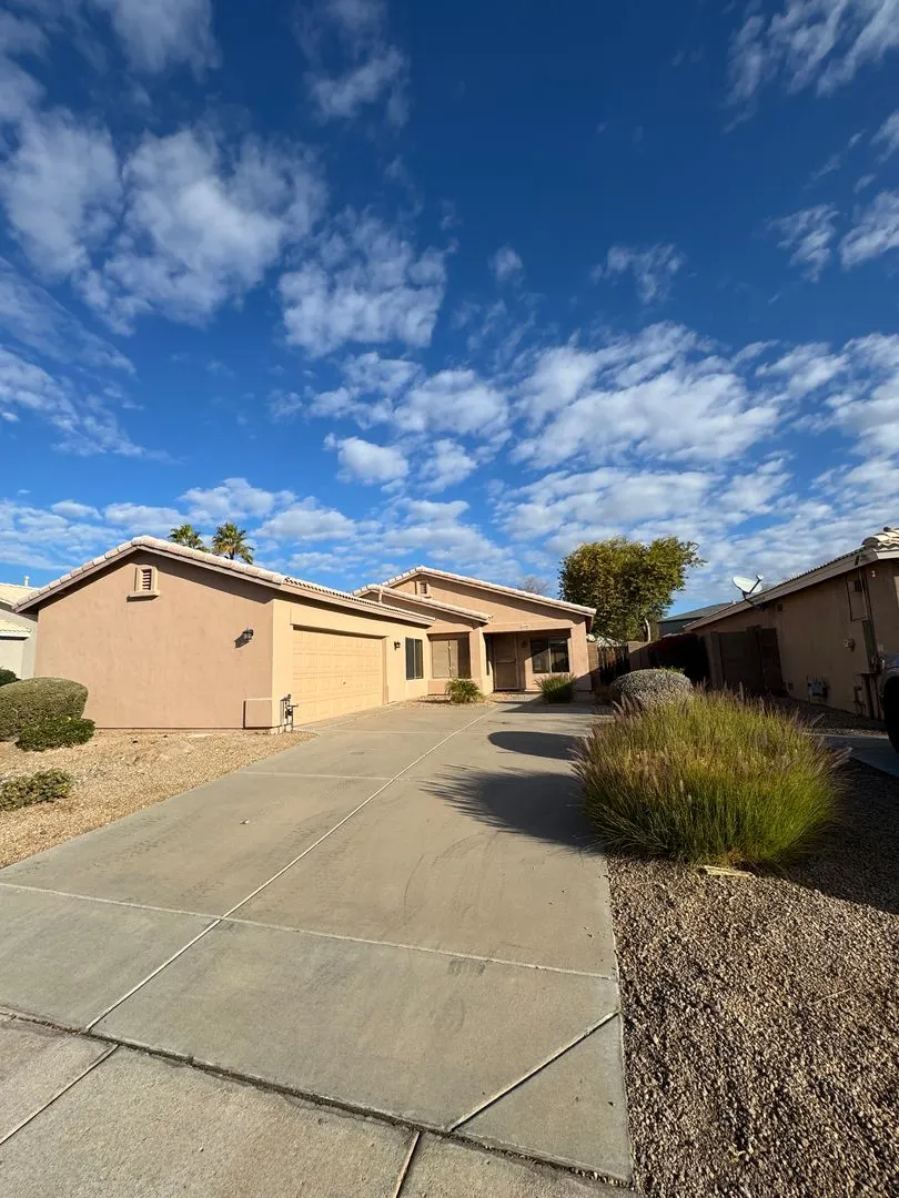 9450 W Quail Ave Peoria, AZ 85382