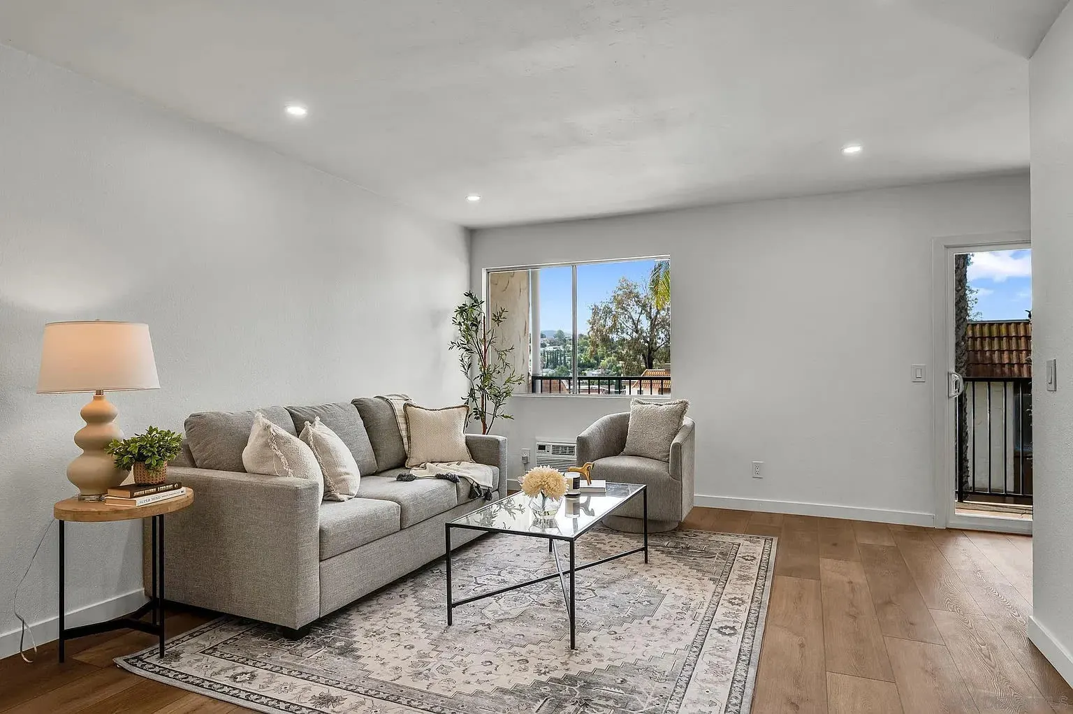 Charming Condo For Rent In A Convenient Spring Valley Location photo 4