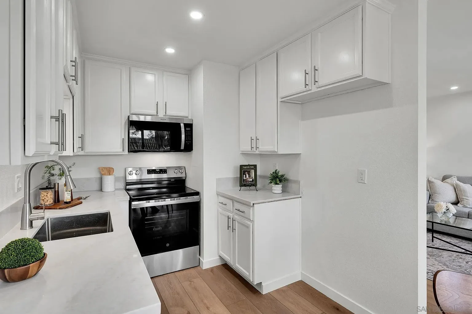 Charming Condo For Rent In A Convenient Spring Valley Location photo 3