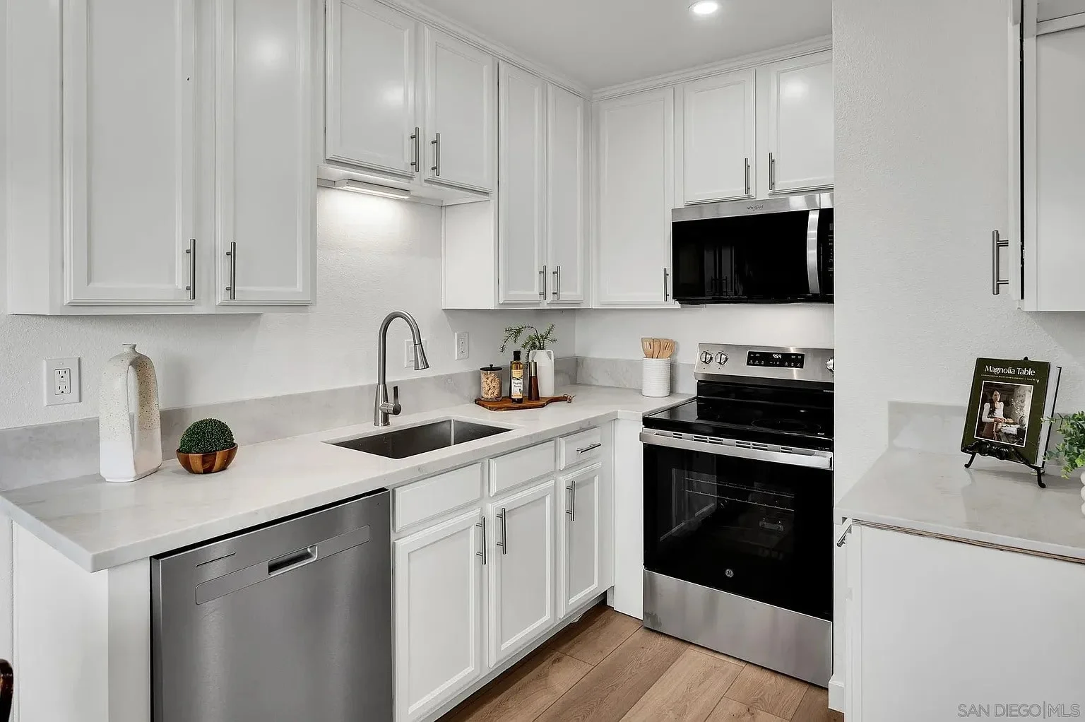 Charming Condo For Rent In A Convenient Spring Valley Location photo 2