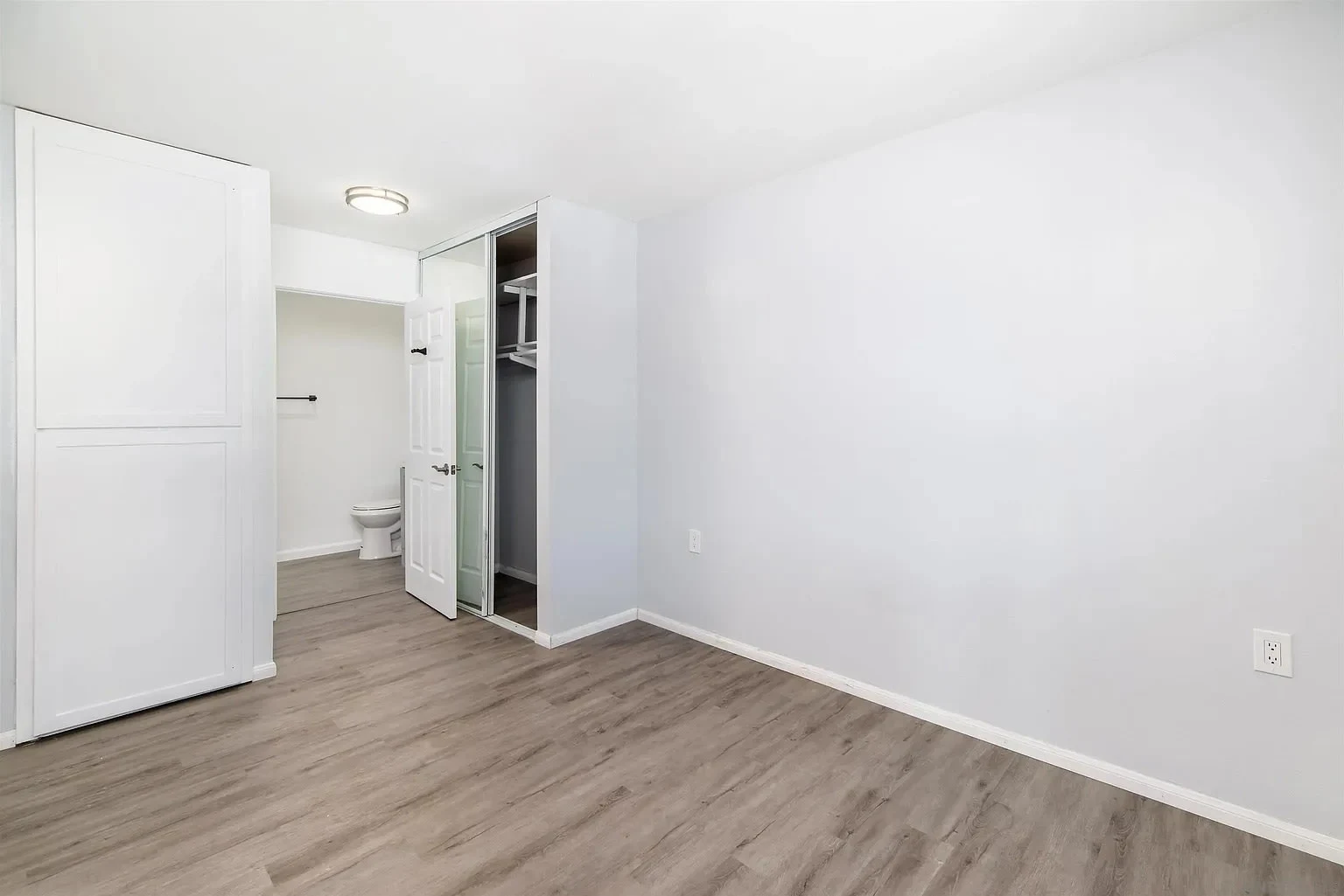 6738 University Ave photo 3