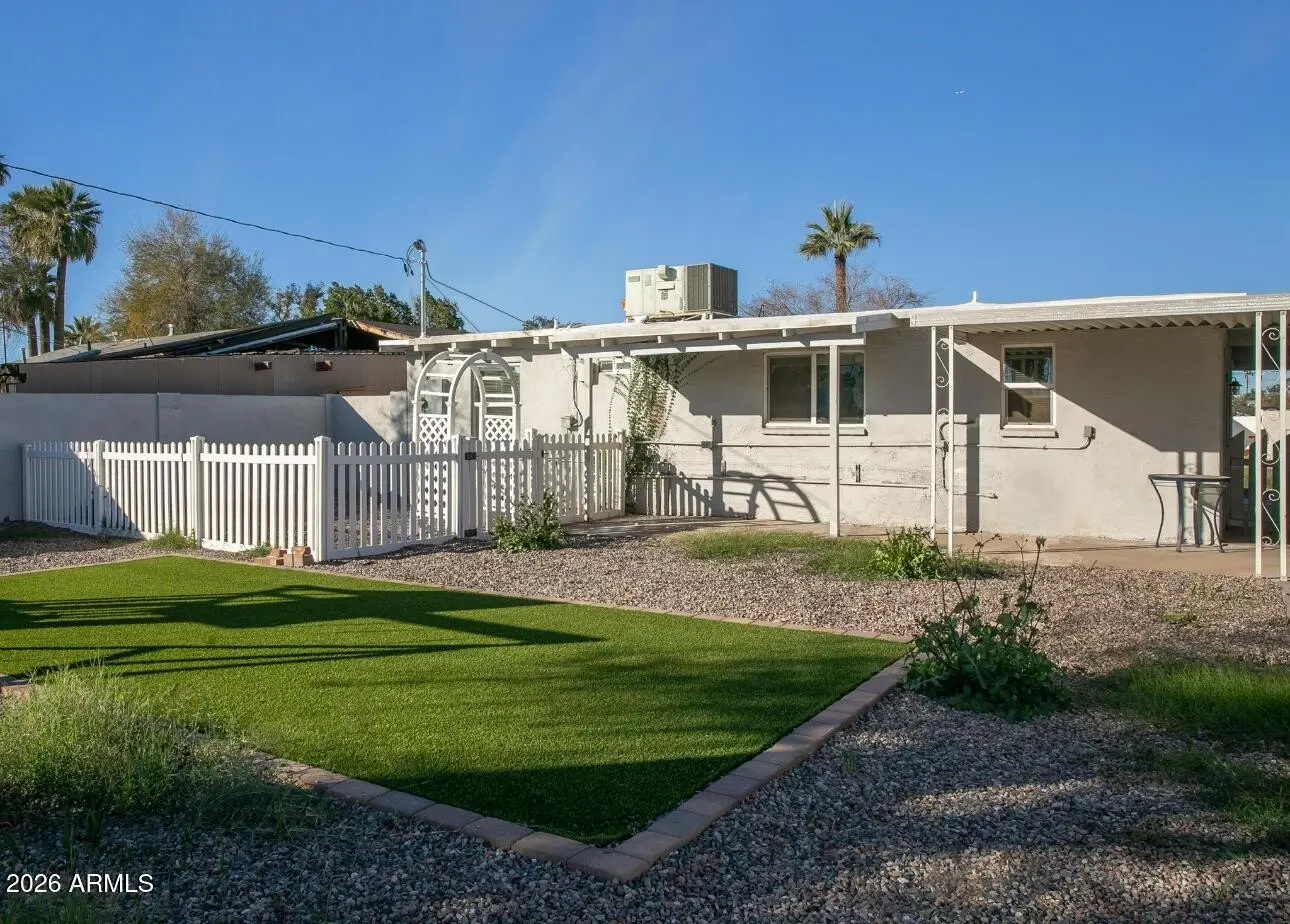 2205 W Cambridge Ave Phoenix, AZ 85009 photo 4