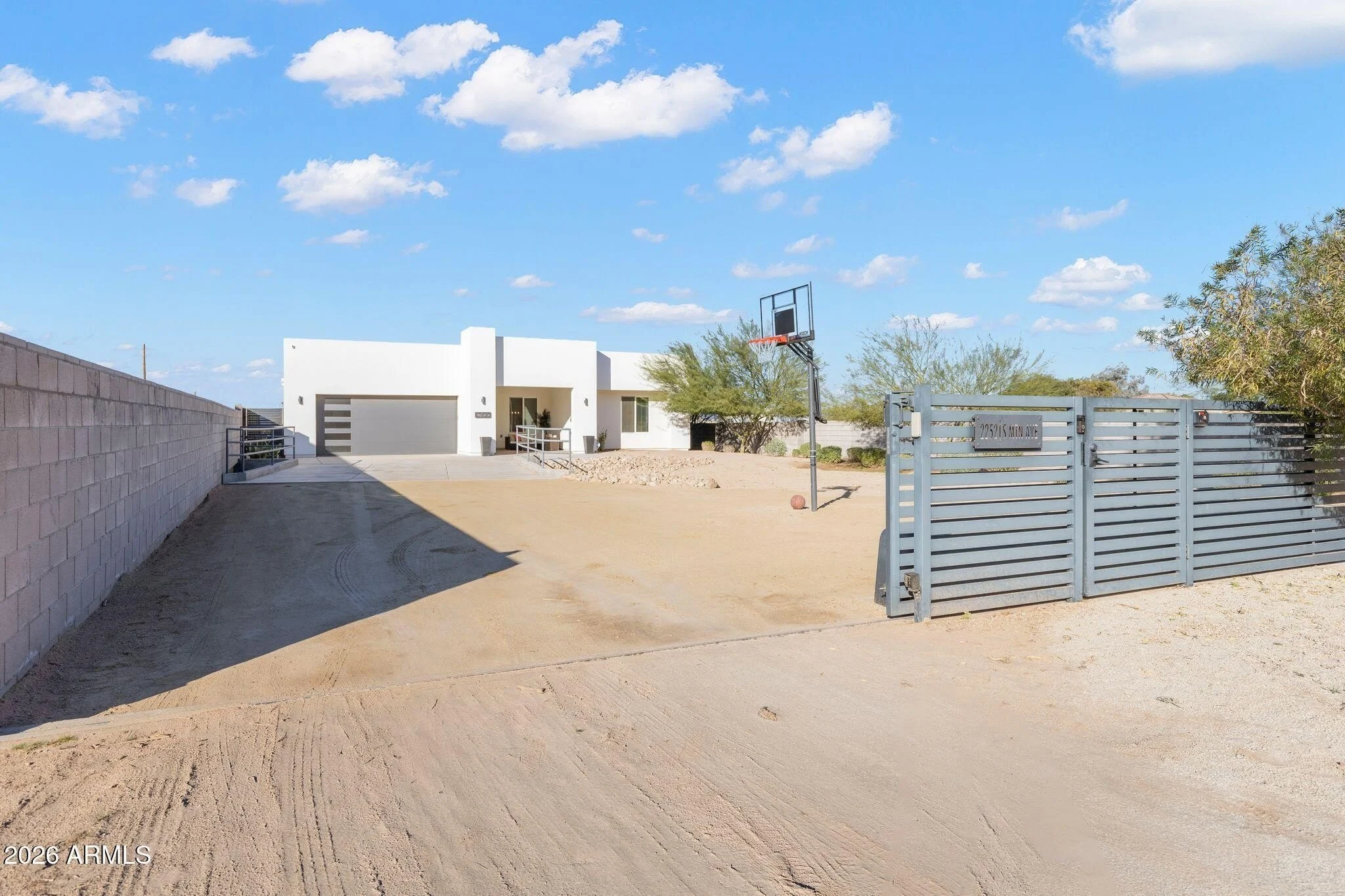 2252 E South Mountain Ave Phoenix, AZ 85042 photo 2