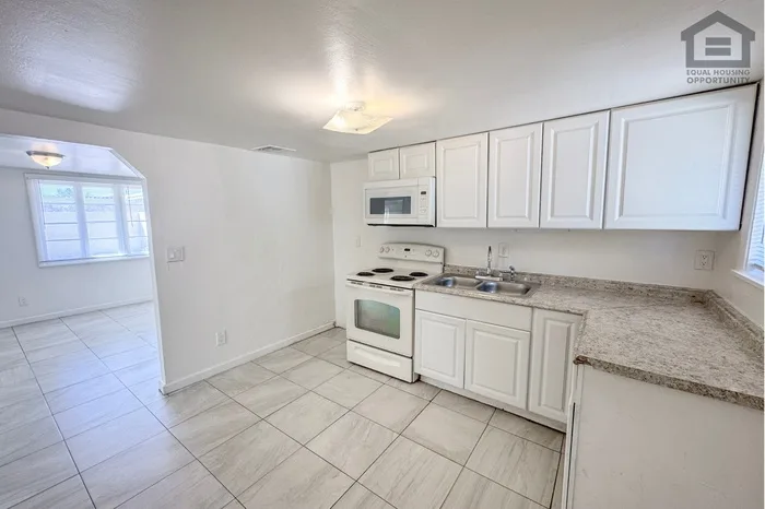 2Bed In Yard--sunnyslope--ready For Immediate Move-in! photo 2