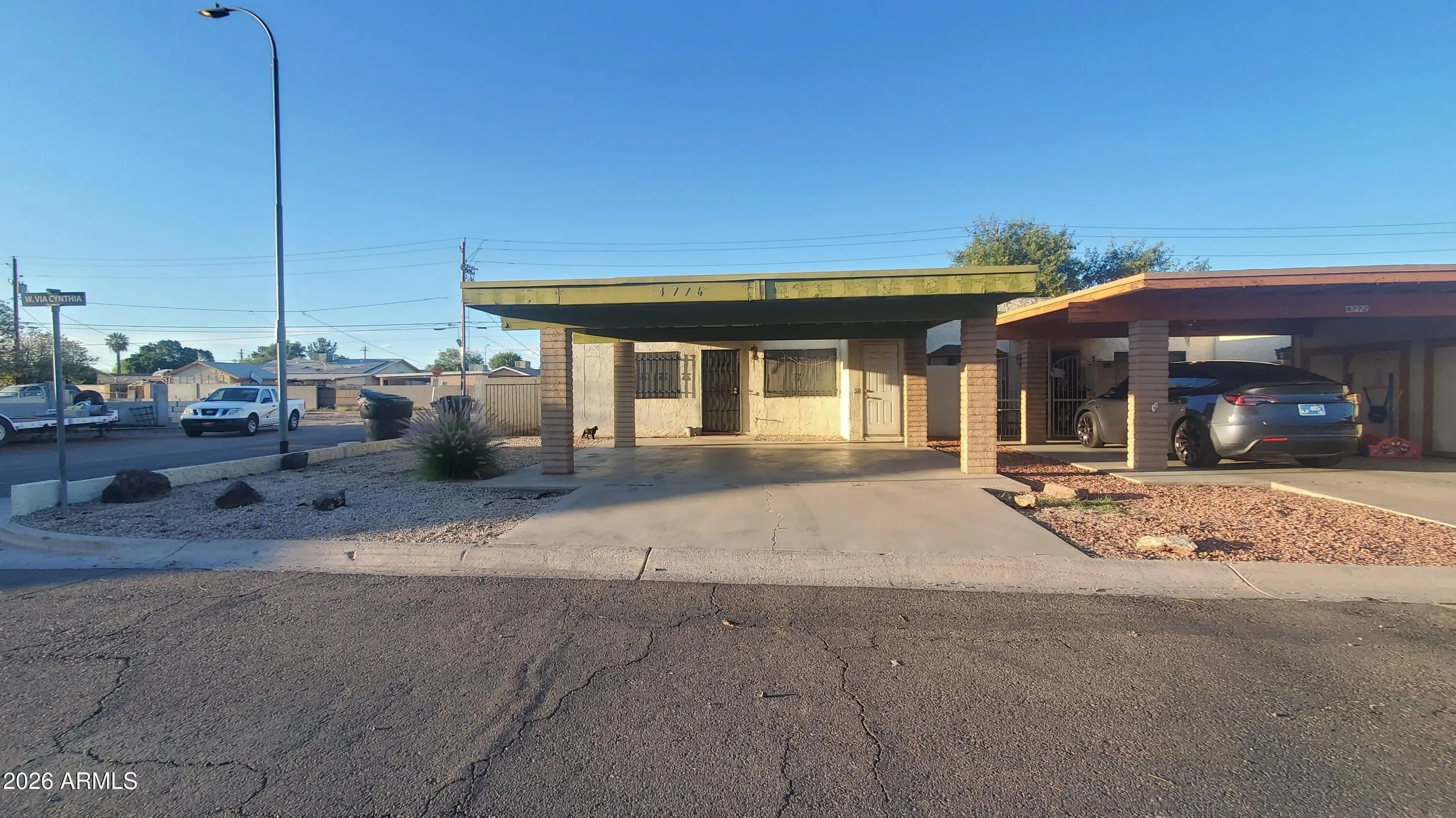 4776 W Vía Cynthia Glendale, AZ 85301 photo 2