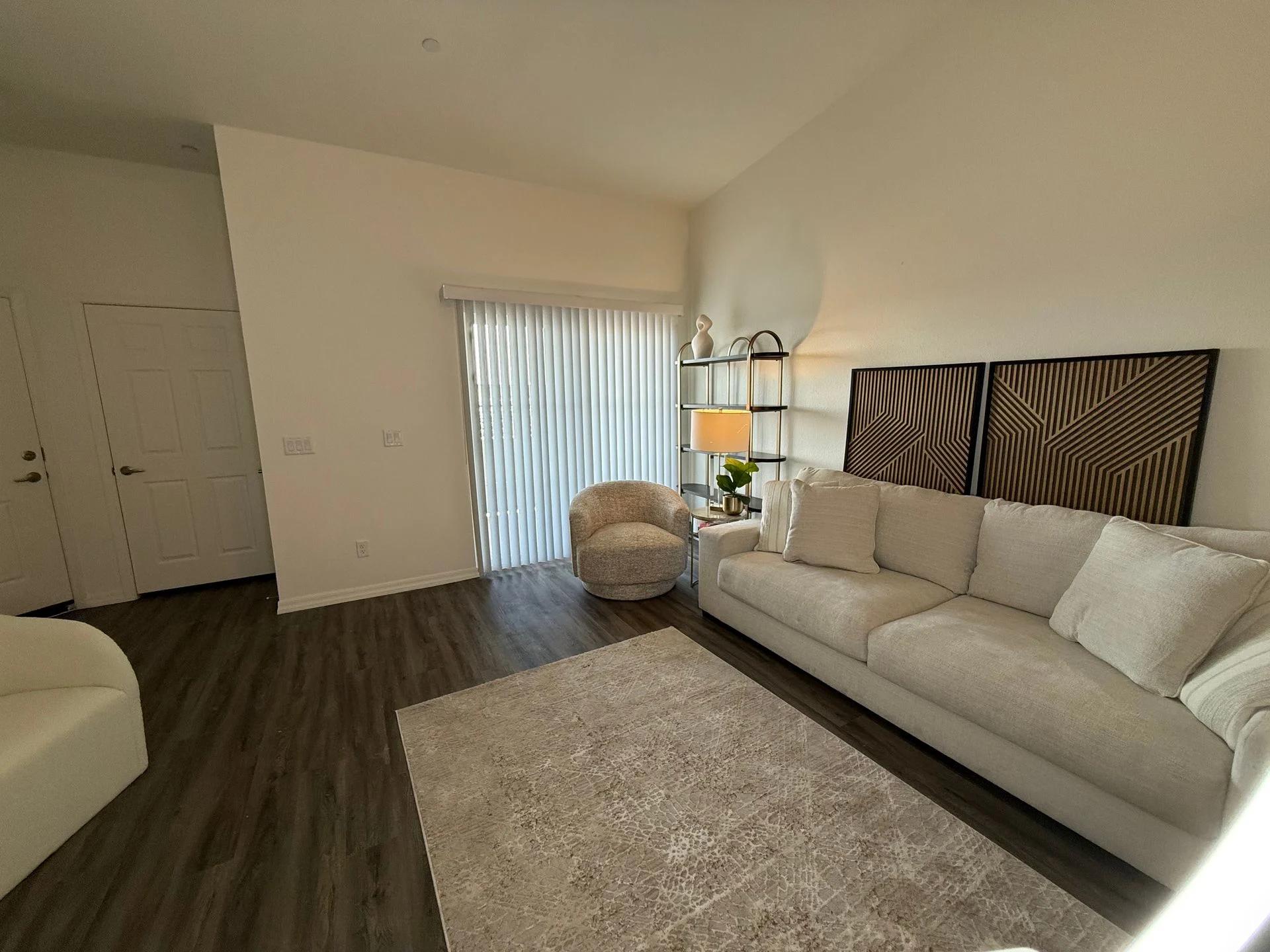 The Crest at Skyline Now offering up to 8 weeks FREE rent! Call today to schedule your tour: (480) 390-5392 photo 3