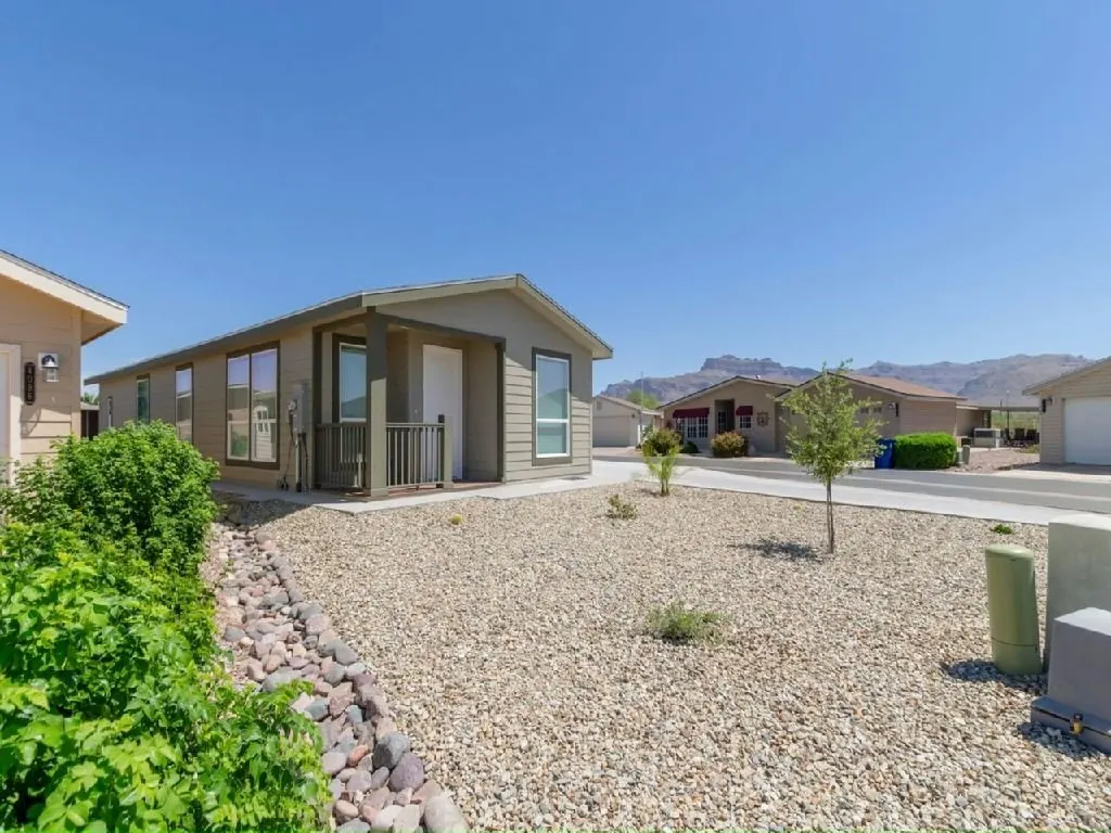 3301 S. Goldfield Road photo 3