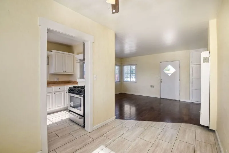 3343 Chamoune Ave photo 5