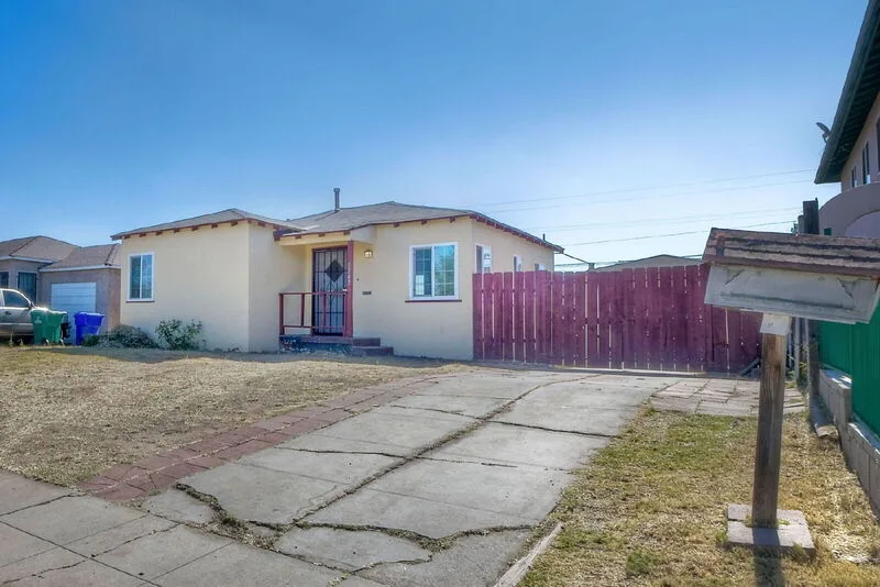 3343 Chamoune Ave photo 2