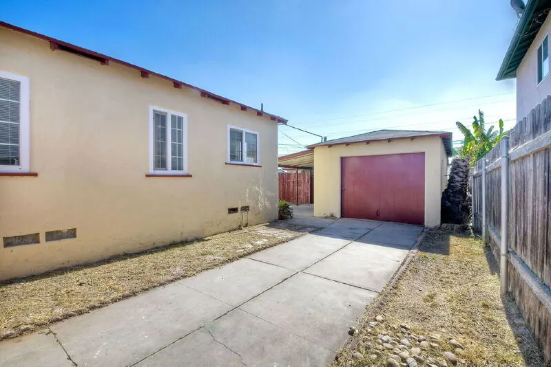 3343 Chamoune Ave photo 3