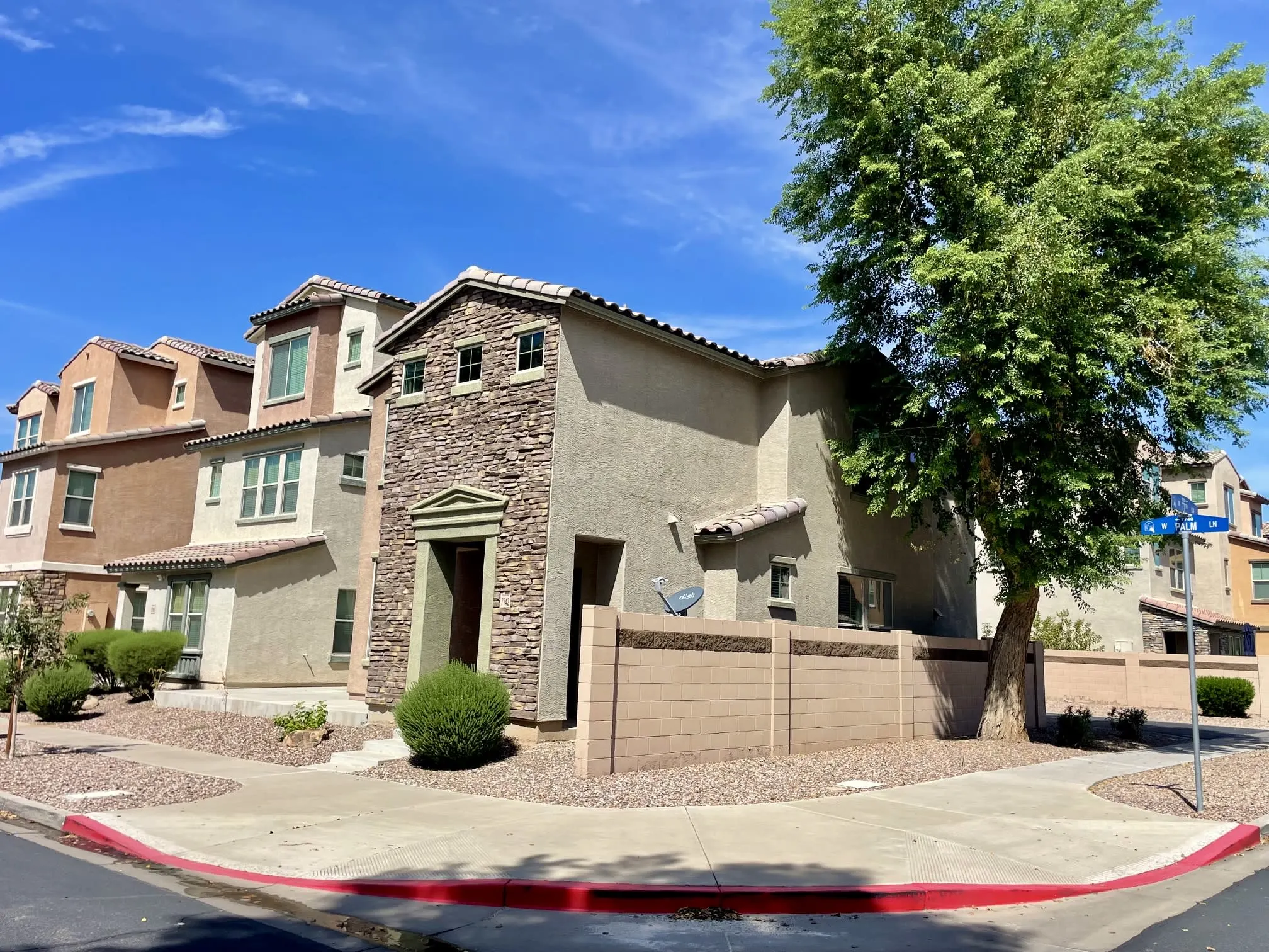 7742 W Palm Ln photo 3