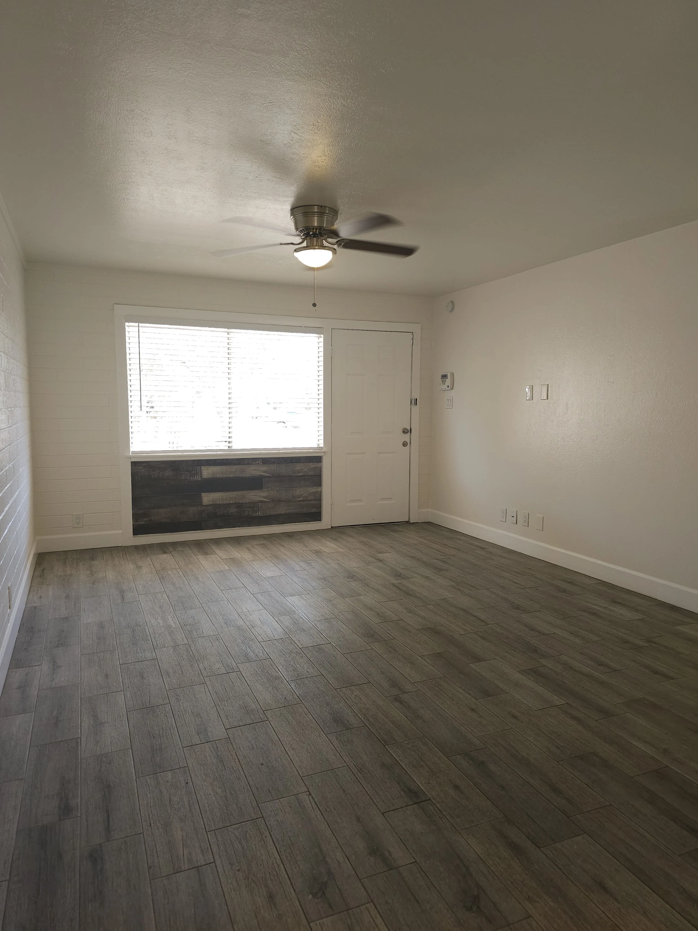 824 East Rose Lane - 4 photo 2