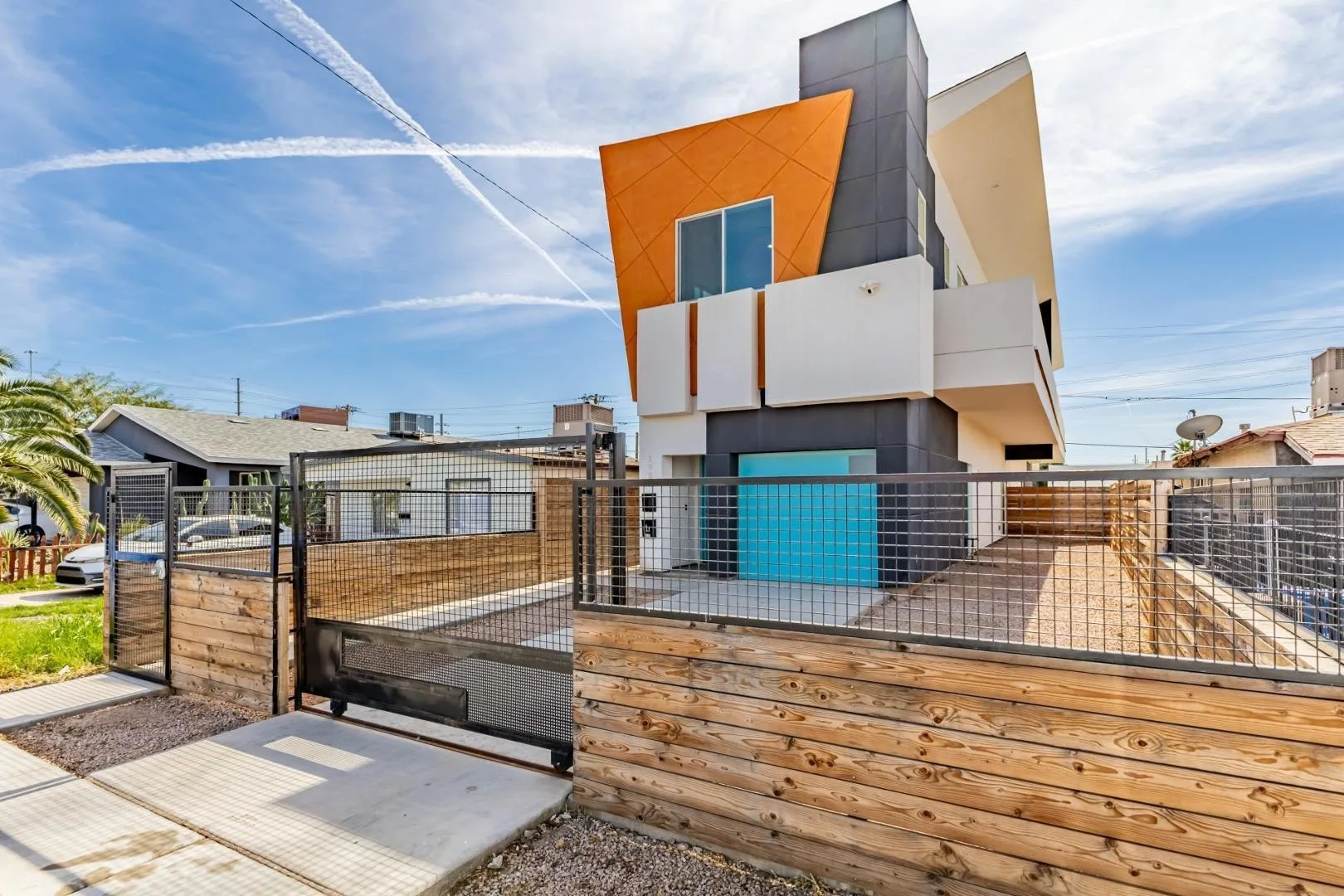 1933 E Monroe St #1 photo 3