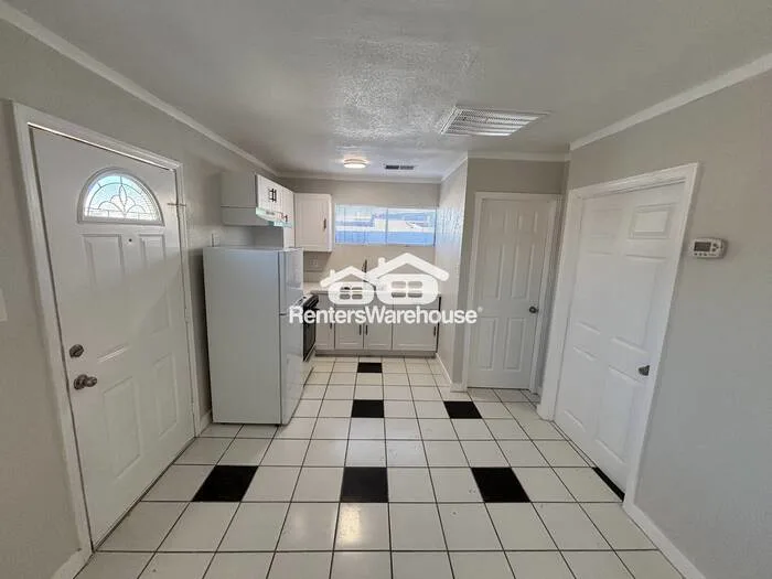 2818 W Heatherbrae Dr Phoenix, AZ 85017 photo 2