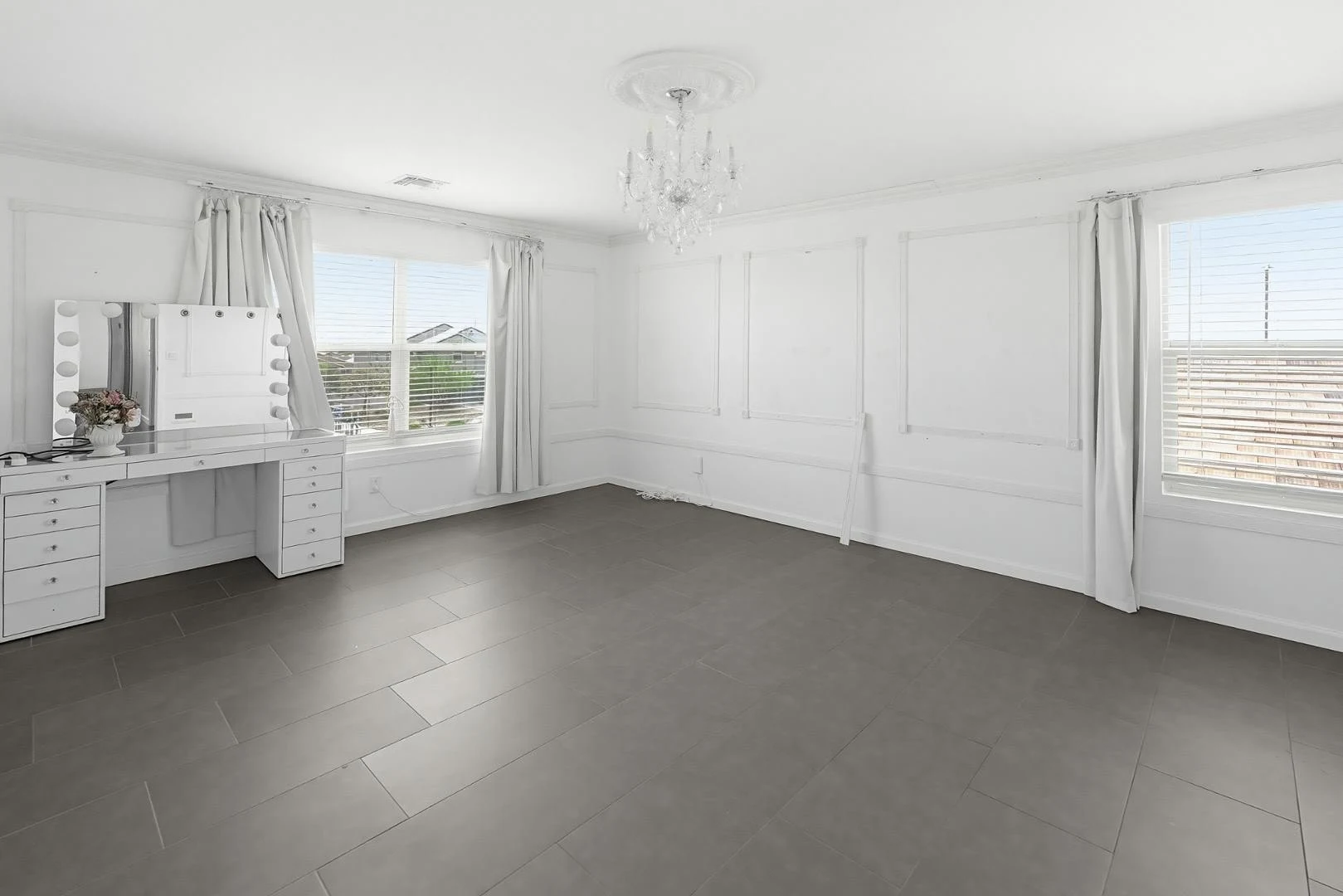 6815 W Encinas Ln Phoenix, AZ 85043 photo 4