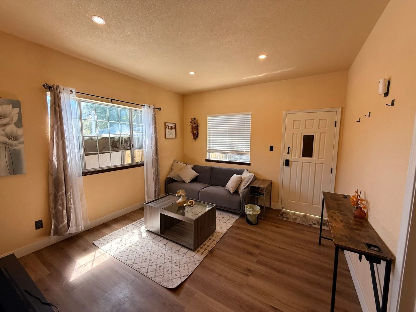 3625 Lyon Ave photo 3