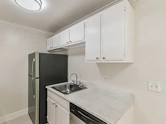 Santana Park Apartments photo 2
