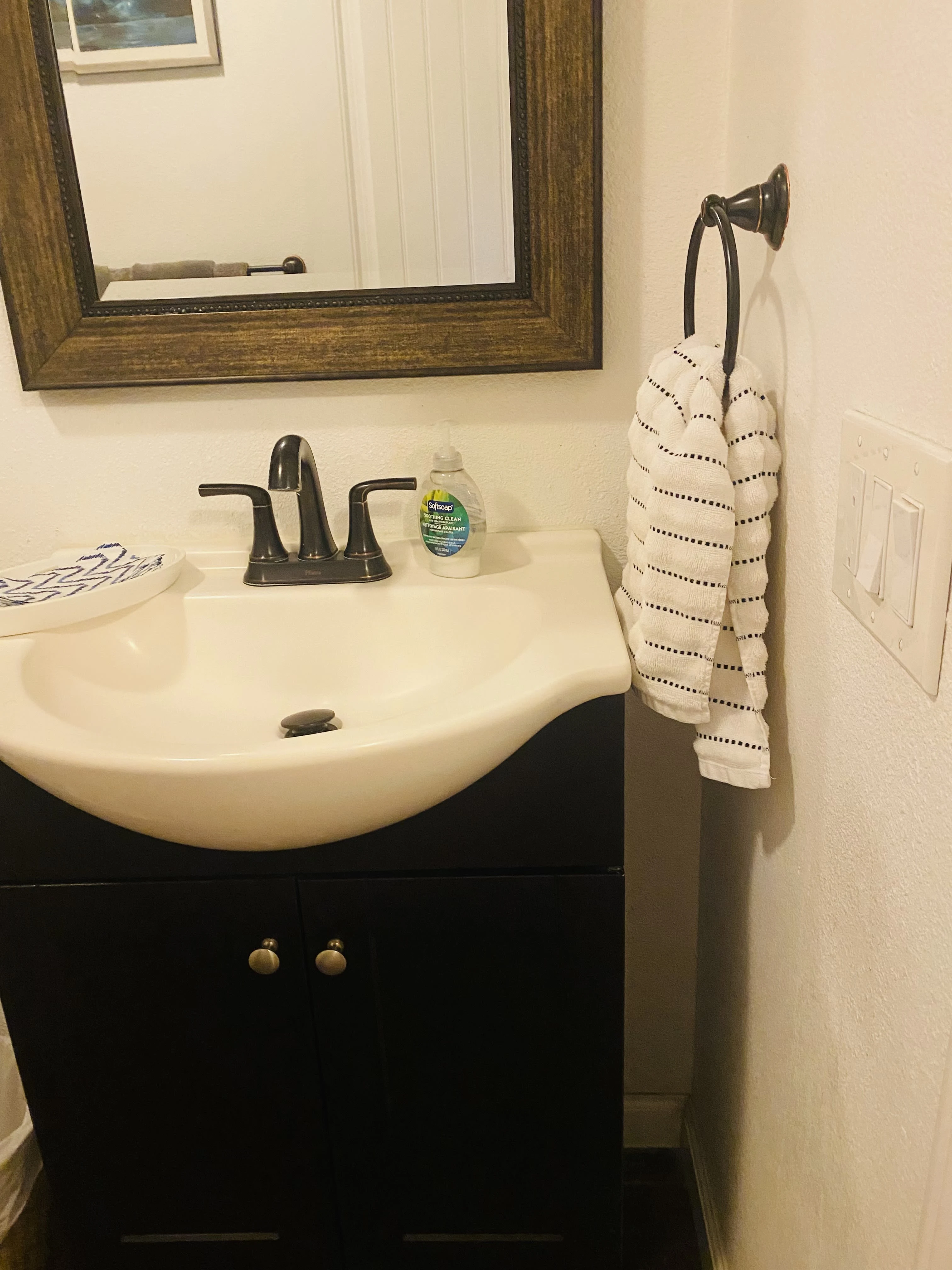 3060 Saddlewood Drive photo 2