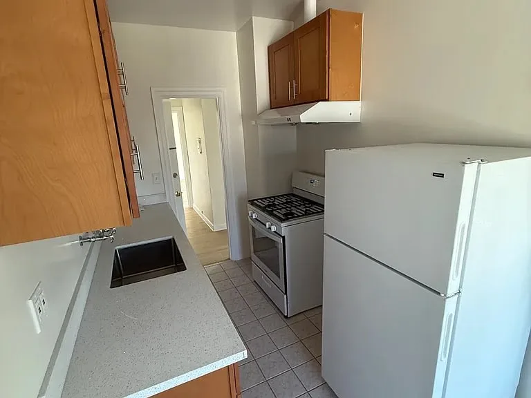 2624 8th Ave photo 4