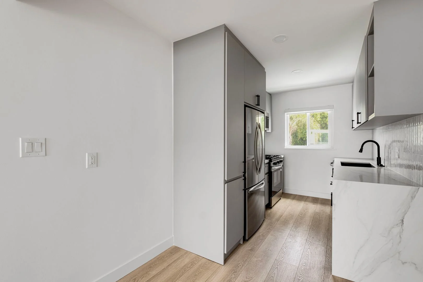 1210 Felspar St photo 3